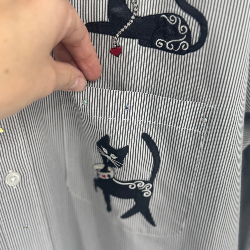 Get Lucky Women's Vintage Cat Shirt Gray White‎ Stripes Jeweled Accents Size L - Picture 7 of 16